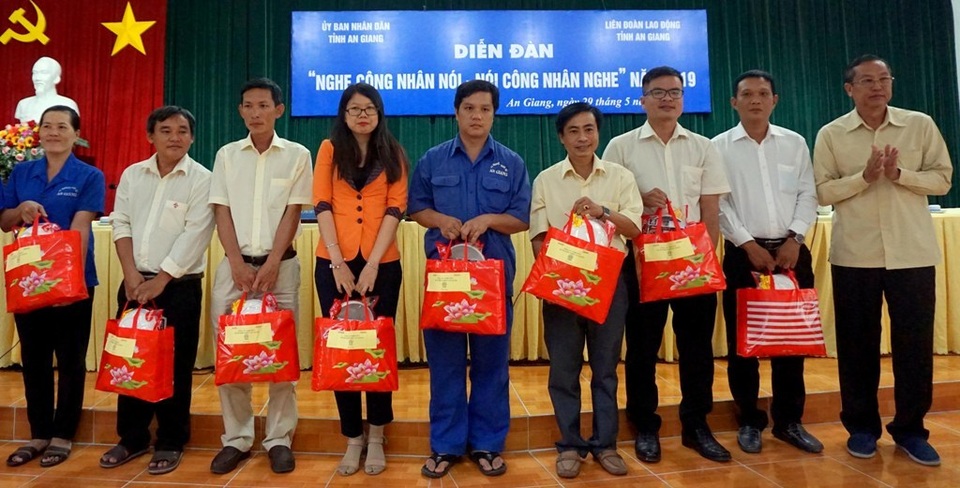 An Giang tổ chức buổi “nghe công nhân nói – Nói công nhân nghe” - 3 An Giang tổ chức buổi “nghe công nhân nói – Nói công nhân nghe” - 3