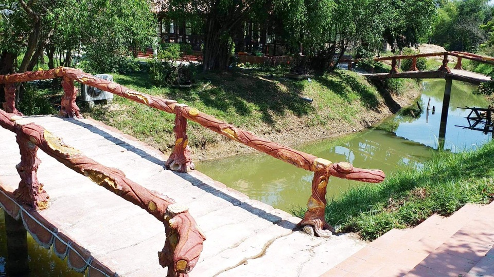 “Đại gia” làm nhiều nhà dân bị lún, nứt tiếp tục chiếm đất công xây dựng trái phép - 5 “Đại gia” làm nhiều nhà dân bị lún, nứt tiếp tục chiếm đất công xây dựng trái phép - 5