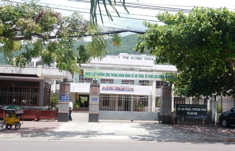 Sự thật Phó Giám đốc Sở LĐ-TBXH xin nghỉ phép chữa bệnh bị tố nợ tiền tỷ - 1 Sự thật Phó Giám đốc Sở LĐ-TBXH xin nghỉ phép chữa bệnh bị tố nợ tiền tỷ - 1