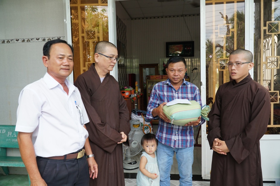 Nhìn sông nuốt nhà, vợ chồng tôi khóc không thành tiếng! - 4 Nhìn sông nuốt nhà, vợ chồng tôi khóc không thành tiếng! - 4
