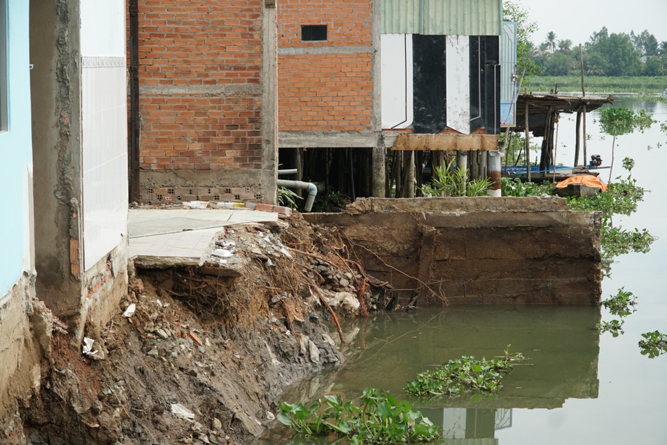 Nhìn sông nuốt nhà, vợ chồng tôi khóc không thành tiếng! - 2 Nhìn sông nuốt nhà, vợ chồng tôi khóc không thành tiếng! - 2