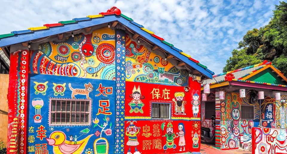 Cụ ông 97 tuổi biến hóa khu nhà cũ kỹ thành “làng cầu vồng” - 3 Cụ ông 97 tuổi biến hóa khu nhà cũ kỹ thành “làng cầu vồng” - 3