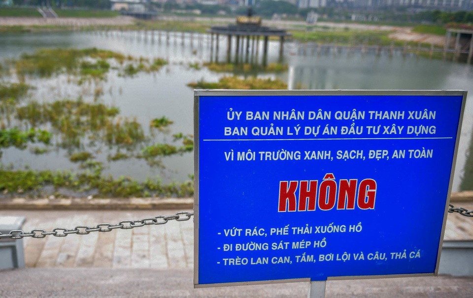 Hà Nội khẩn trương dọn lòng hồ ô nhiễm trong công viên nghìn tỷ - 8 Hà Nội khẩn trương dọn lòng hồ ô nhiễm trong công viên nghìn tỷ - 8