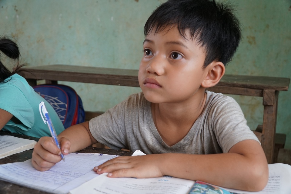 “Chỉ mong có điện về để các em học tập thuận tiện hơn” - 5