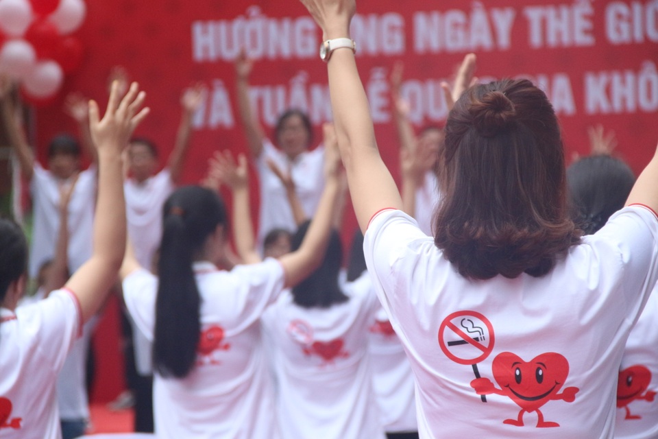 Hơn 4 nghìn chất hóa học có trong khói thuốc tàn phá cơ thể con người - 3 Hơn 4 nghìn chất hóa học có trong khói thuốc tàn phá cơ thể con người - 3