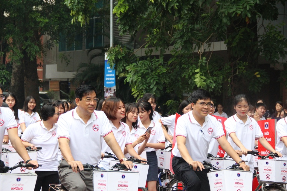 Hơn 4 nghìn chất hóa học có trong khói thuốc tàn phá cơ thể con người - 4 Hơn 4 nghìn chất hóa học có trong khói thuốc tàn phá cơ thể con người - 4