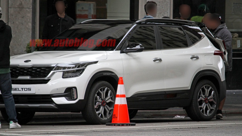 Crossover mới của Kia bất ngờ lộ diện trên phố - 2 Crossover mới của Kia bất ngờ lộ diện trên phố - 2