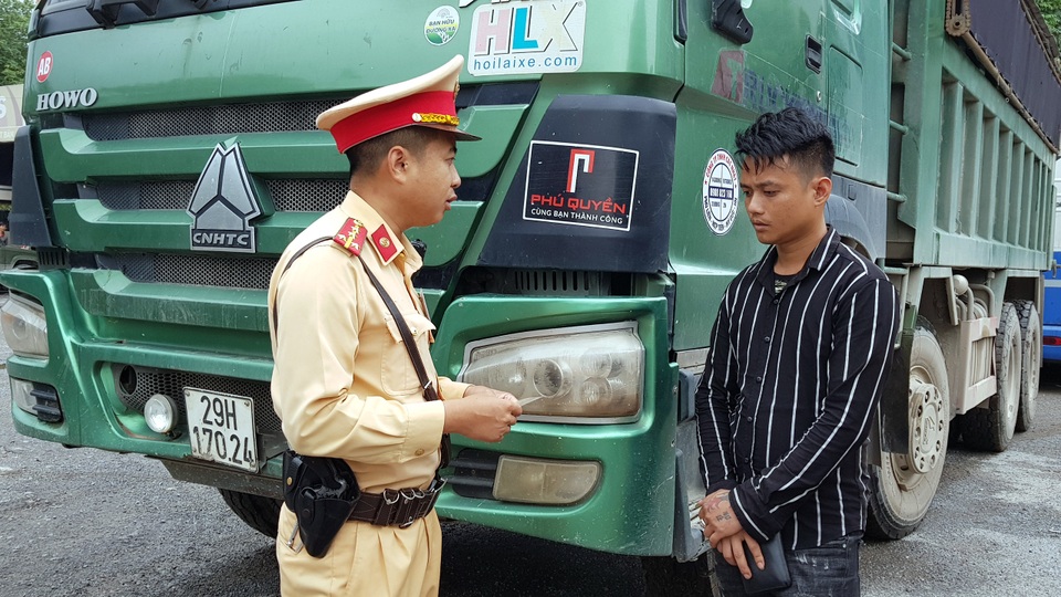 Hà Nội: Phát hiện tài xế xe “hổ vồ” dương tính với ma túy - 1