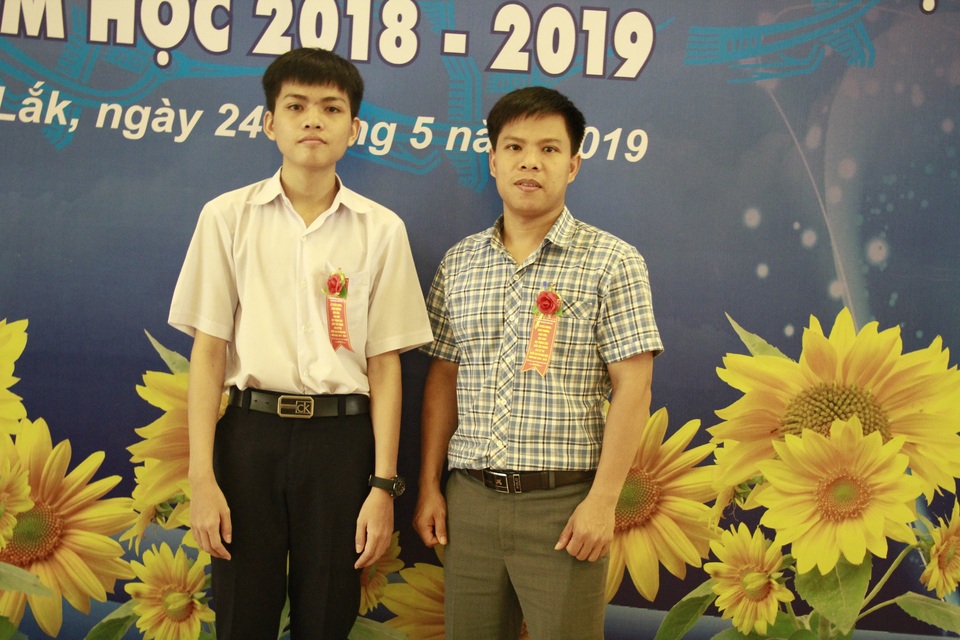 Gặp cậu học trò phố núi sở hữu hàng loạt giải thưởng môn Tin học - 3 Gặp cậu học trò phố núi sở hữu hàng loạt giải thưởng môn Tin học - 3