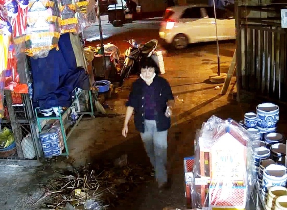 Nữ quái vờ mua hàng mã “cuỗm” 70 triệu đồng của người bán hàng - 1