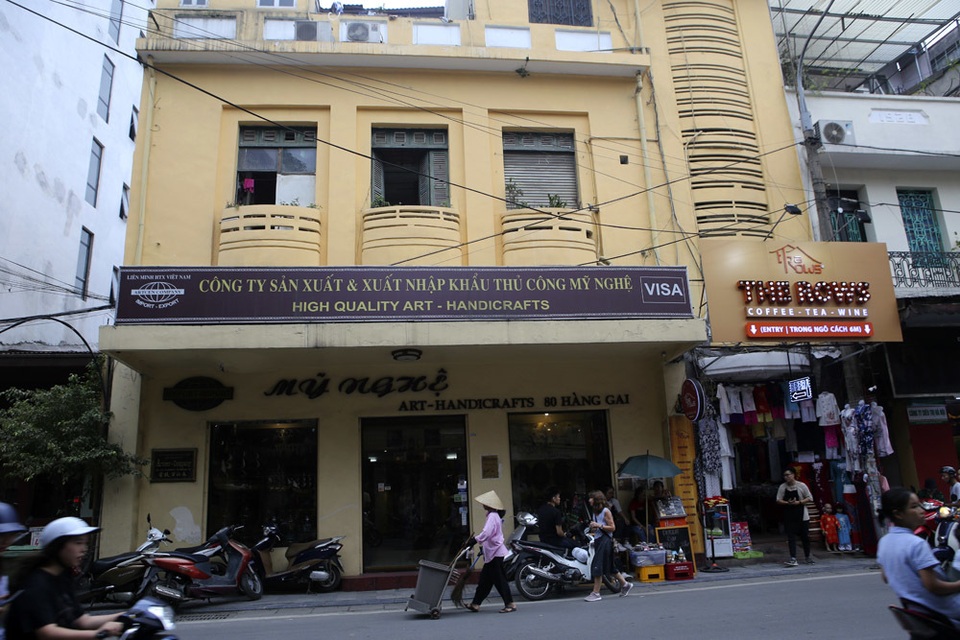 Hàng loạt nhà phố cổ Hà Nội được khoác áo mới - 3 Hàng loạt nhà phố cổ Hà Nội được khoác áo mới - 3