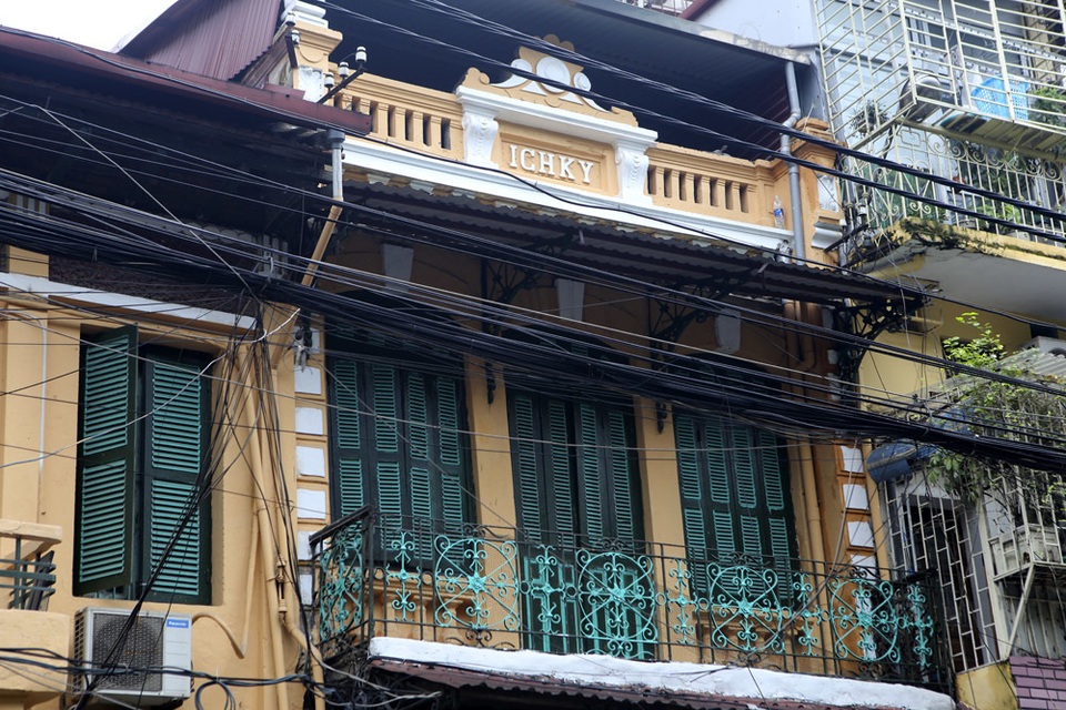 Hàng loạt nhà phố cổ Hà Nội được khoác áo mới - 6 Hàng loạt nhà phố cổ Hà Nội được khoác áo mới - 6