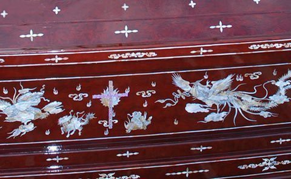 Thú chơi quan tài bạc tỷ của đại gia Việt: Chết cũng phải... sang chảnh - 2 Thú chơi quan tài bạc tỷ của đại gia Việt: Chết cũng phải... sang chảnh - 2