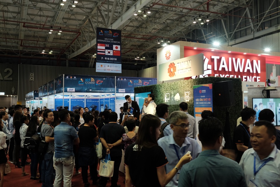 Trải nghiệm công nghệ hiện đại - tại triển lãm Vietnam ictcomm 2019 - 1 Trải nghiệm công nghệ hiện đại - tại triển lãm Vietnam ictcomm 2019 - 1