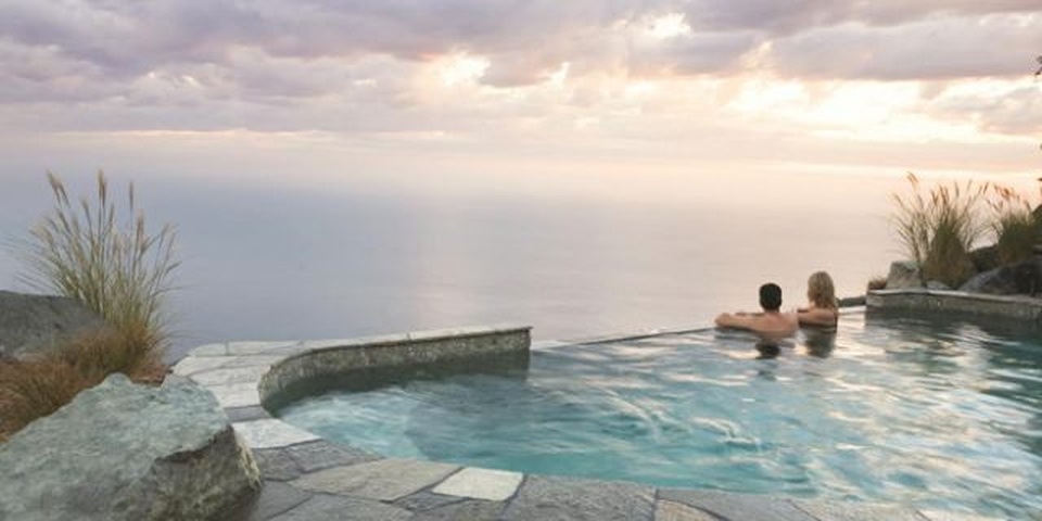 Top 10 bể bơi trên cao đẹp nhất thế giới có tên Việt Nam - 8