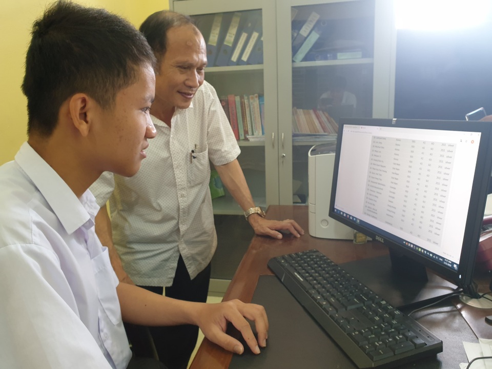 Gặp nam sinh con nhà nông giành huy chương Bạc Olympic Tin học châu Á - 2 Gặp nam sinh con nhà nông giành huy chương Bạc Olympic Tin học châu Á - 2