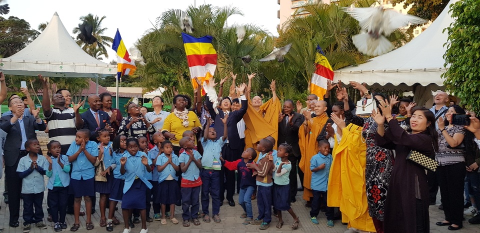 Cộng đồng người Việt tại Mozambique tổ chức Đại lễ Phật Đản Vesak 2019 - 4 Cộng đồng người Việt tại Mozambique tổ chức Đại lễ Phật Đản Vesak 2019 - 4