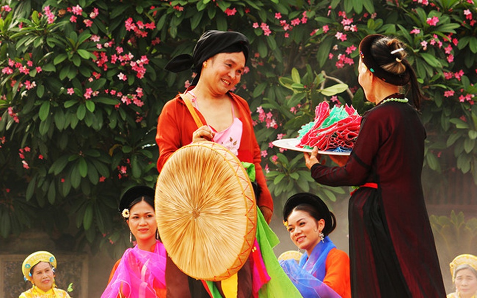 Cát- sê cao ngất ngưởng, Xuân Hinh vẫn đi xe máy, xỏ dép cao su? - 2 Cát- sê cao ngất ngưởng, Xuân Hinh vẫn đi xe máy, xỏ dép cao su? - 2