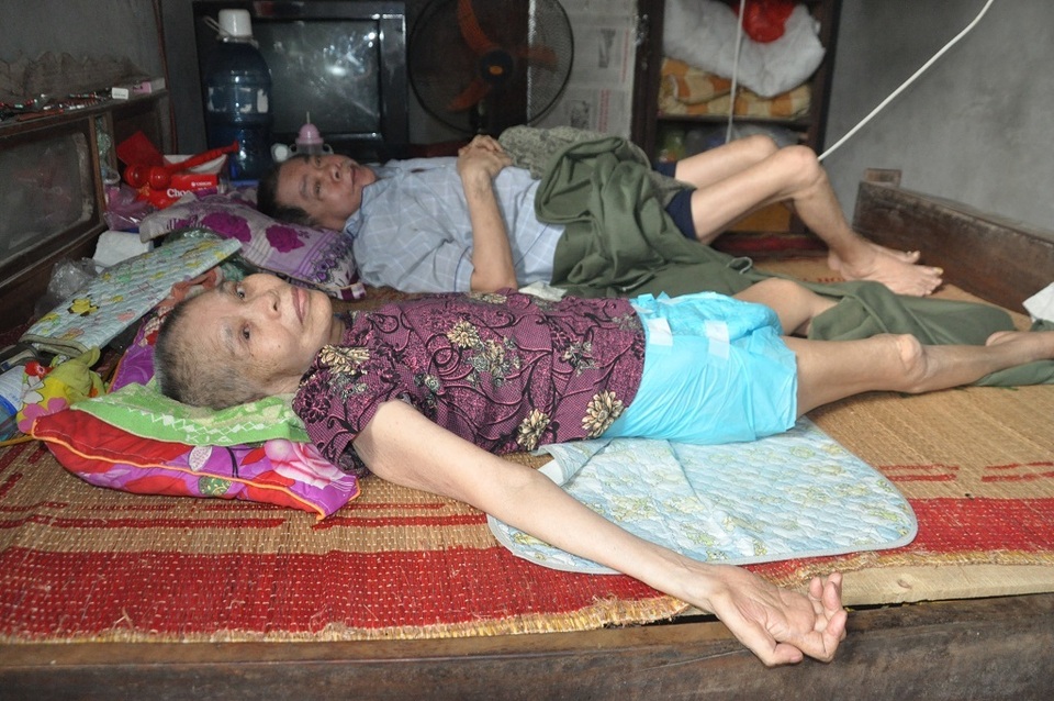Lay lắt cảnh 2 ông bà cùng nằm liệt giường, sống trong đói khổ - 4