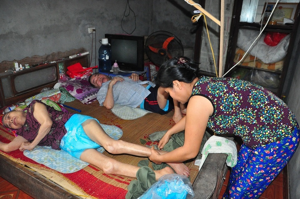 Lay lắt cảnh 2 ông bà cùng nằm liệt giường, sống trong đói khổ - 5