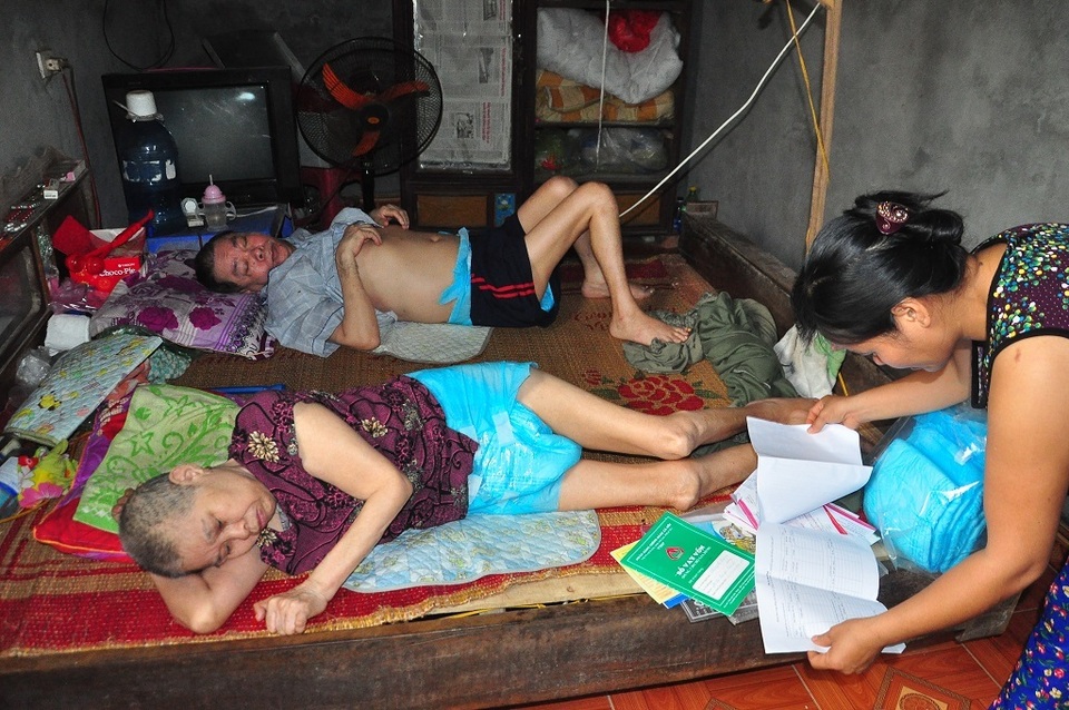 Lay lắt cảnh 2 ông bà cùng nằm liệt giường, sống trong đói khổ - 10