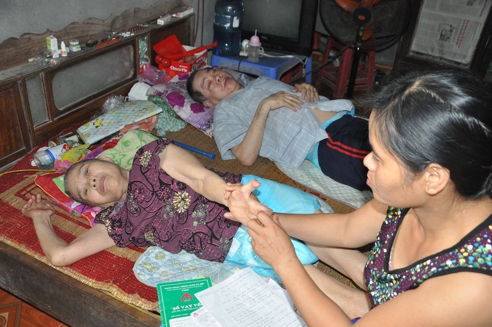 Lay lắt cảnh 2 ông bà cùng nằm liệt giường, sống trong đói khổ - 6