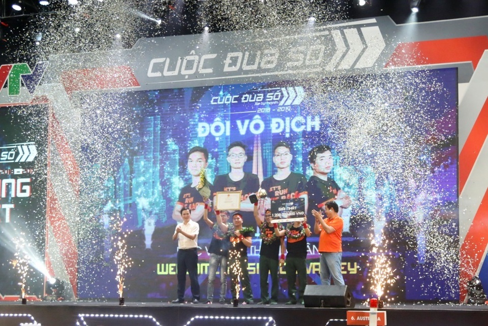 Hành trình không nghỉ của nhà vô địch Cuộc đua số Mùa 3 - 1 Hành trình không nghỉ của nhà vô địch Cuộc đua số Mùa 3 - 1