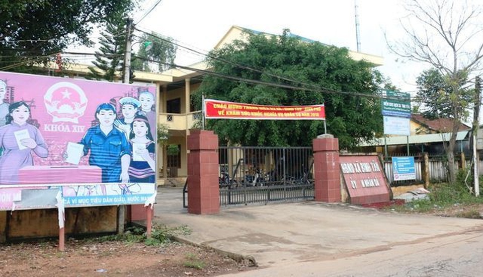 Cách chức Chủ tịch UBND xã Bình Tân để xảy ra sai phạm tài chính - 1