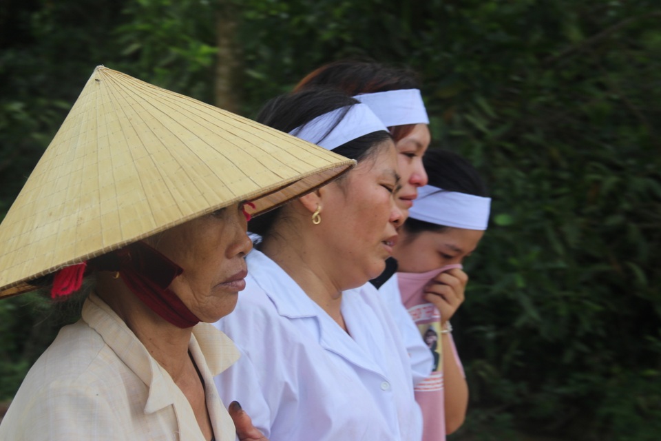 5 đám tang đổ lệ xuống ngày hè oi ả! - 5 5 đám tang đổ lệ xuống ngày hè oi ả! - 5