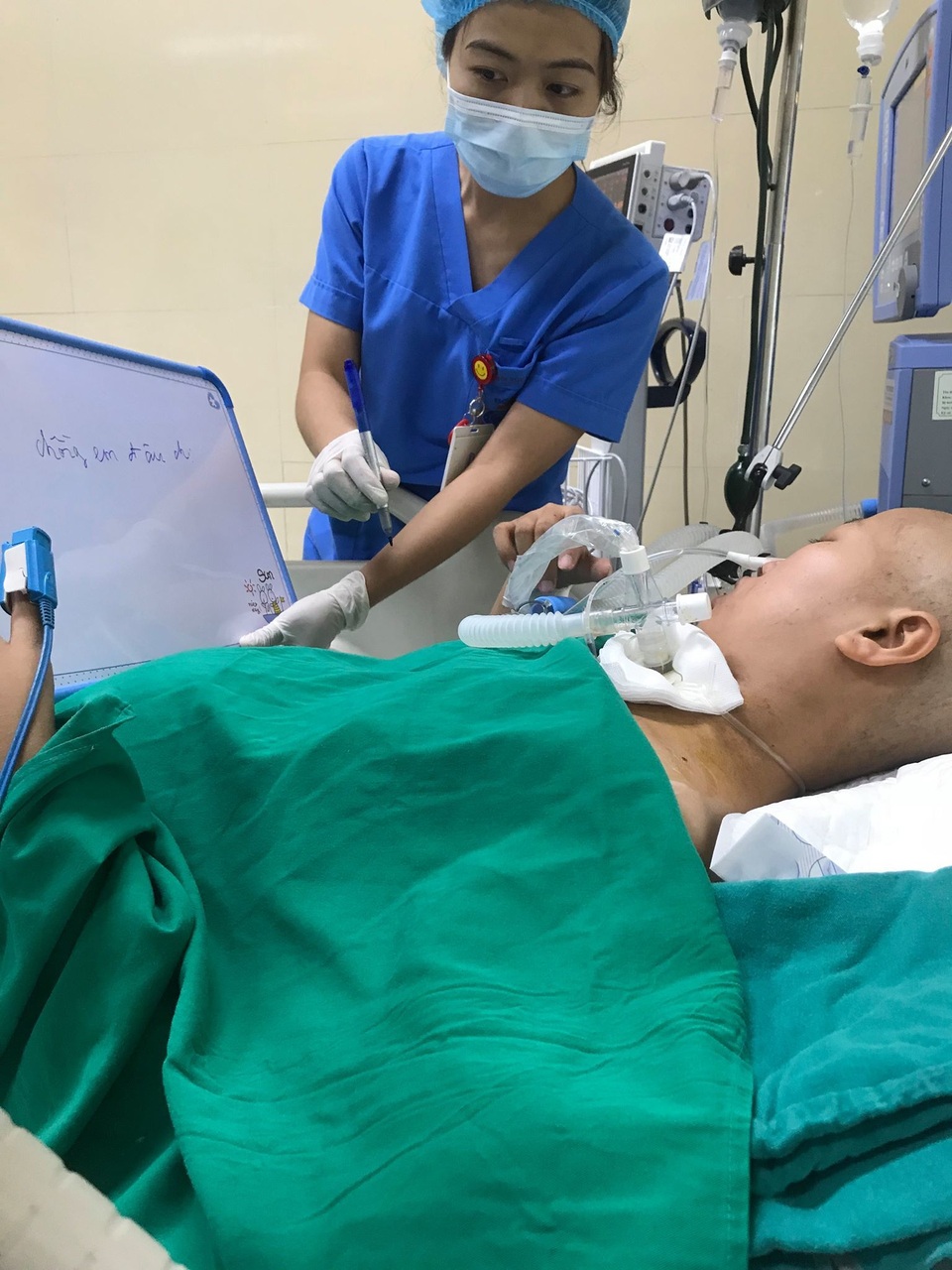 Mỗi ngày người mẹ ung thư vú giai đoạn cuối đều được nhìn video con oe khóc - 1 Mỗi ngày người mẹ ung thư vú giai đoạn cuối đều được nhìn video con oe khóc - 1