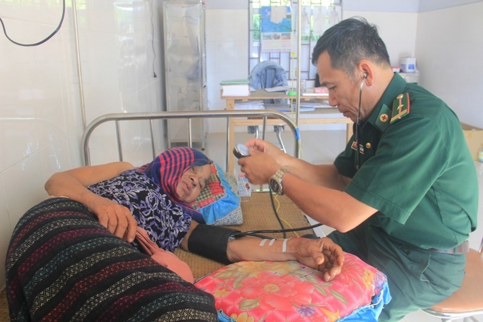 Khi dân bản ốm đau, chỉ cần gõ cửa Trạm quân y! - 2