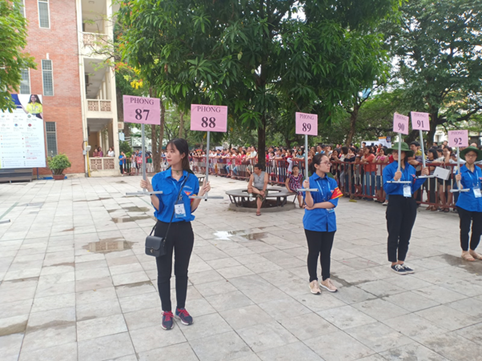 Khốc liệt tỉ lệ 1 chọi 30 vào Trường THCS Ngoại ngữ Hà Nội - 3 Khốc liệt tỉ lệ 1 chọi 30 vào Trường THCS Ngoại ngữ Hà Nội - 3