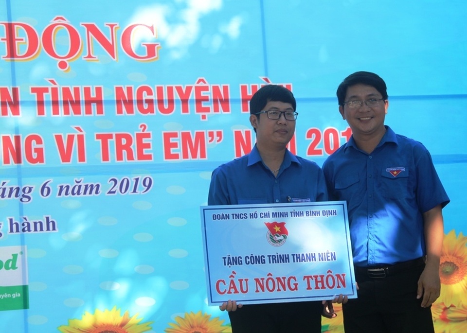 Thanh niên Bình Định góp tiền xây nhà cho hộ nghèo - 2 Thanh niên Bình Định góp tiền xây nhà cho hộ nghèo - 2