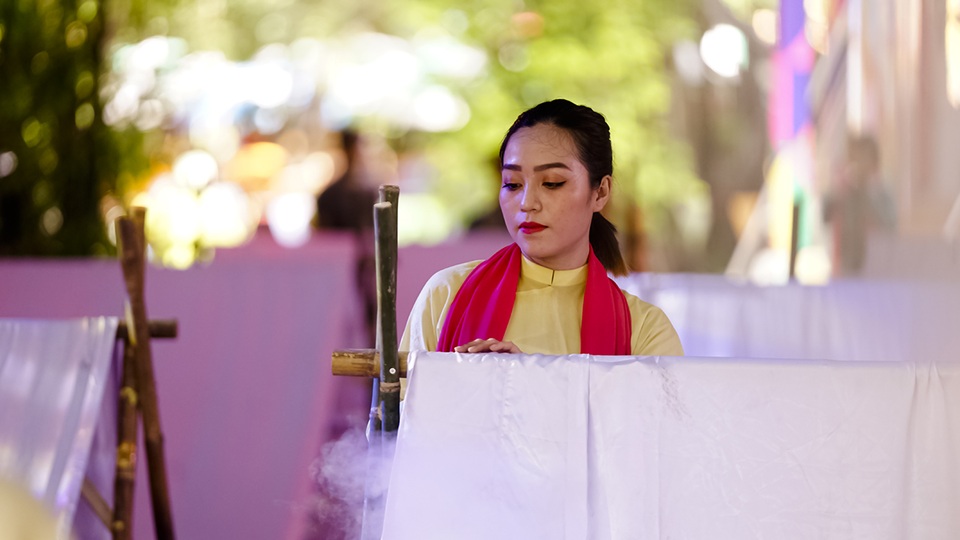 Khuyến khích dùng túi cói thay túi nhựa nhưng bán giá 20.000 đồng/chiếc - 6 Khuyến khích dùng túi cói thay túi nhựa nhưng bán giá 20.000 đồng/chiếc - 6
