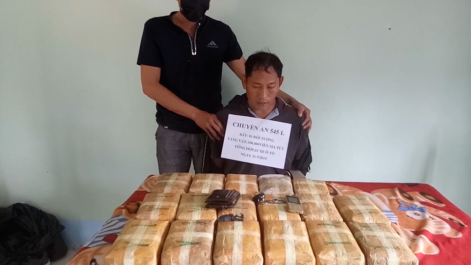 Thưởng nóng ban chuyên án phá đường dây ma túy lớn từ Lào về Việt Nam - 3 Thưởng nóng ban chuyên án phá đường dây ma túy lớn từ Lào về Việt Nam - 3