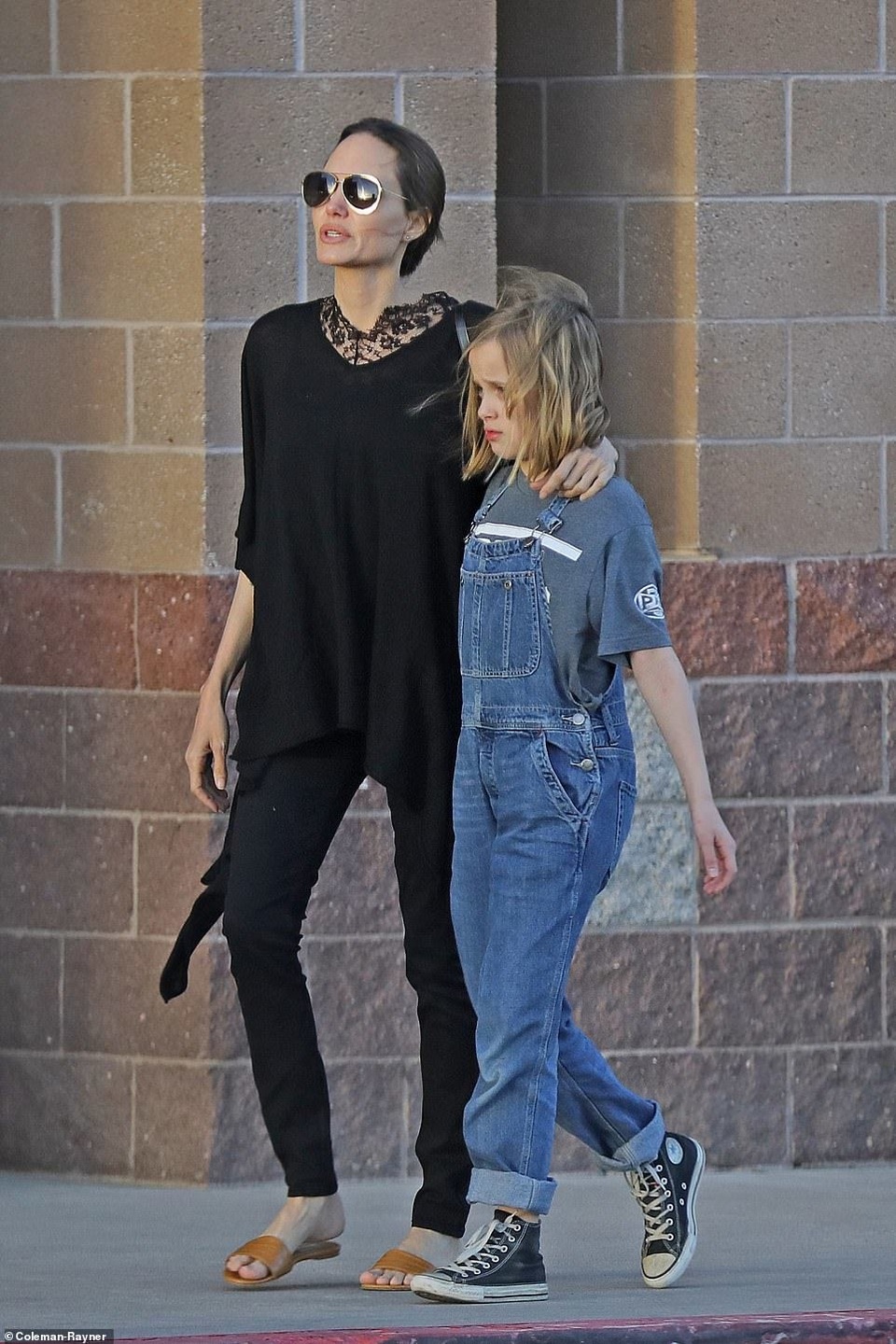 Angelina Jolie dành ngày cuối tuần cho các con - 1 Angelina Jolie dành ngày cuối tuần cho các con - 1