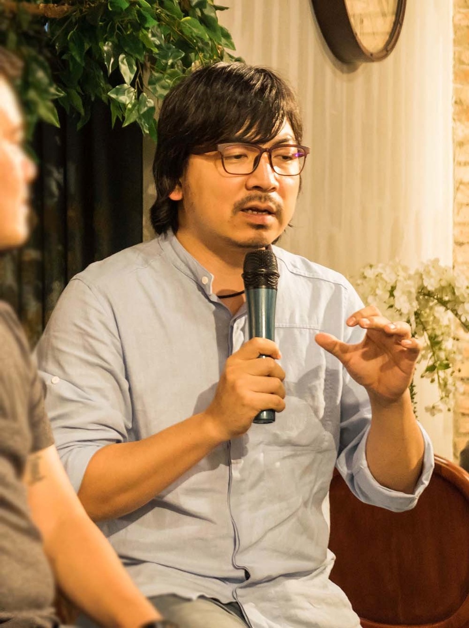 Nhạc sĩ Huy Tuấn, đạo diễn Đinh Tiến Dũng mang nhạc phòng trà đến với từng nhà - 1