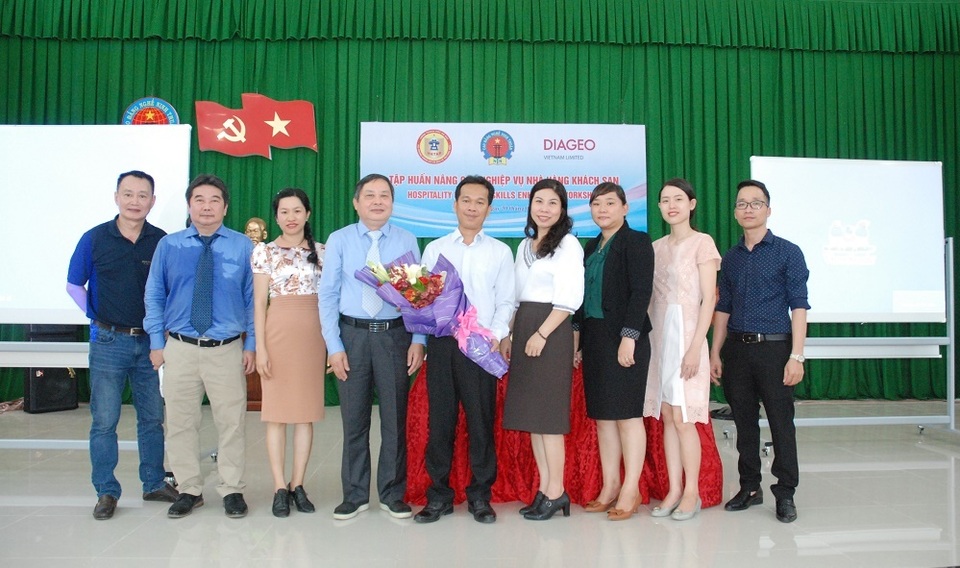 Diageo Việt Nam hỗ trợ nâng cao nghiệp vụ nhà hàng khách sạn cho sinh viên - 3 Diageo Việt Nam hỗ trợ nâng cao nghiệp vụ nhà hàng khách sạn cho sinh viên - 3