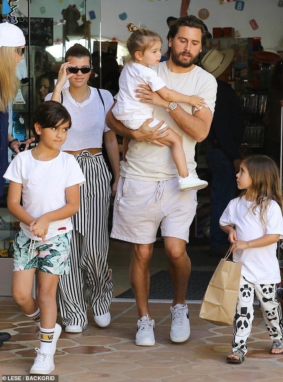 Sofia Richie khoe cơ bụng săn chắc - 7 Sofia Richie khoe cơ bụng săn chắc - 7