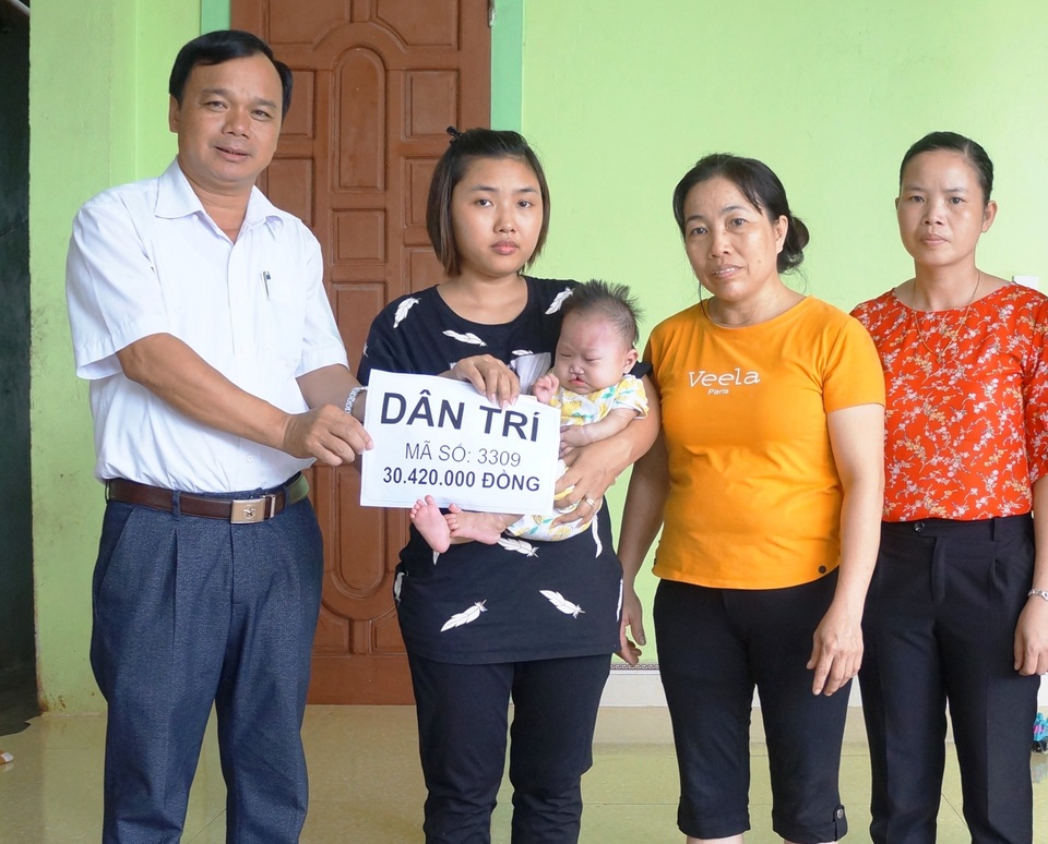 Bạn đọc giúp đỡ hơn 30 triệu đồng bé gái bị tim bẩm sinh, hở hàm ếch - 1 Bạn đọc giúp đỡ hơn 30 triệu đồng bé gái bị tim bẩm sinh, hở hàm ếch - 1