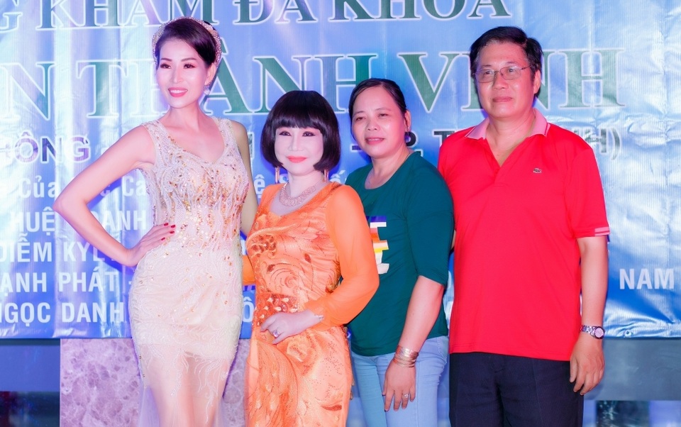 Thanh Kim Huệ, Chế Thanh trình diễn cùng hoa hậu Diễm KyLy - 3 Thanh Kim Huệ, Chế Thanh trình diễn cùng hoa hậu Diễm KyLy - 3
