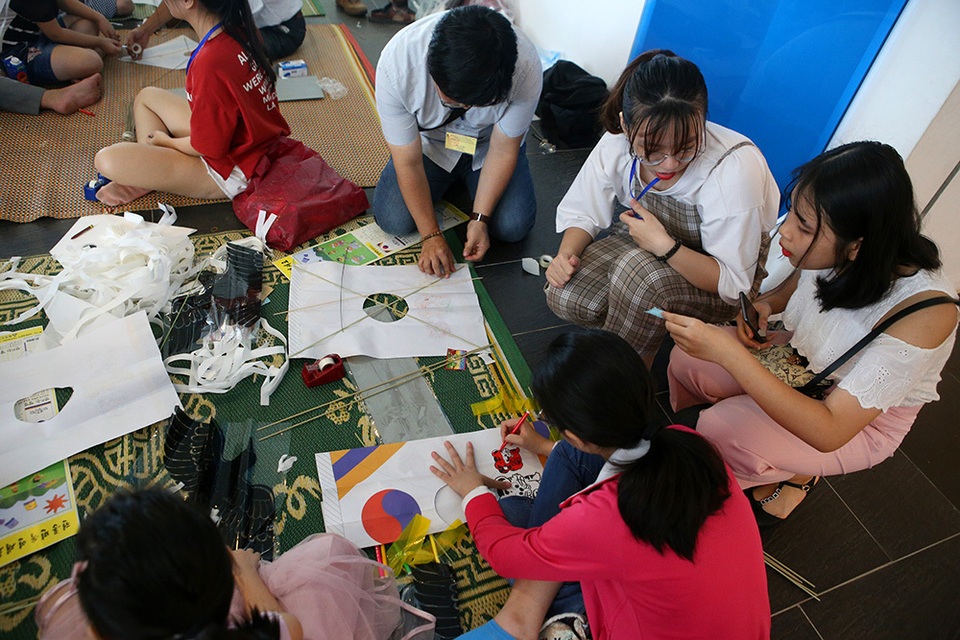 Trẻ nhỏ Hà Nội trải nghiệm tết thiếu nhi phong cách Hàn Quốc - 8 Trẻ nhỏ Hà Nội trải nghiệm tết thiếu nhi phong cách Hàn Quốc - 8