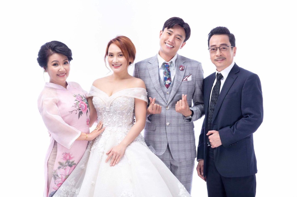 Chuyện tình éo le 33 năm “bỏ nhà theo trai” của nữ diễn viên “Về nhà đi con” - 1