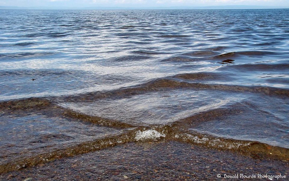 Đẹp lạ: Mặt biển chia ô thành những con sóng hình vuông - 2