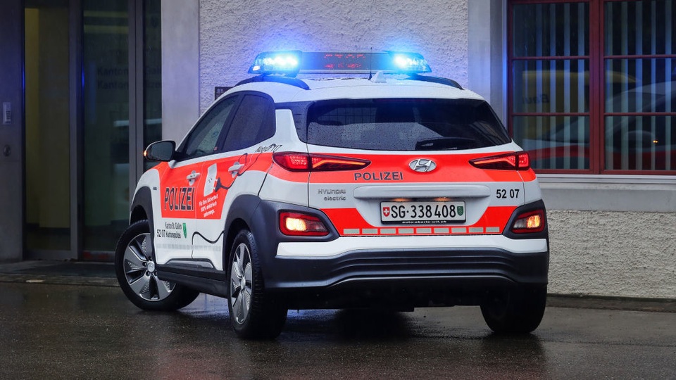 Vì sao cảnh sát Thuỵ Sĩ chọn Hyundai Kona Electric làm xe tuần tra? - 2 Vì sao cảnh sát Thuỵ Sĩ chọn Hyundai Kona Electric làm xe tuần tra? - 2