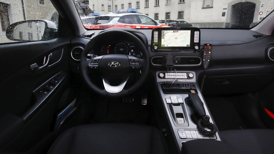 Vì sao cảnh sát Thuỵ Sĩ chọn Hyundai Kona Electric làm xe tuần tra? - 5 Vì sao cảnh sát Thuỵ Sĩ chọn Hyundai Kona Electric làm xe tuần tra? - 5