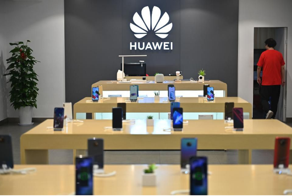 Huawei bắt đầu cắt giảm một số dây chuyền sản xuất điện thoại - 1 Huawei bắt đầu cắt giảm một số dây chuyền sản xuất điện thoại - 1