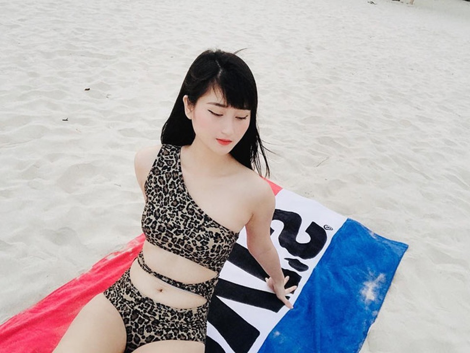 Bỏng mắt ngắm dàn bạn gái cầu thủ diện bikini đón hè - 12 Bỏng mắt ngắm dàn bạn gái cầu thủ diện bikini đón hè - 12