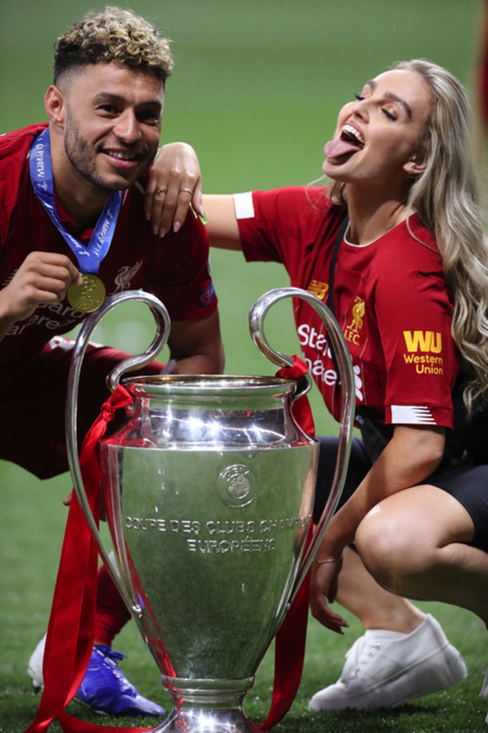 Cầu thủ Liverpool ăn mừng chức vô địch Champions League bên dàn bạn gái xinh đẹp - 1 Cầu thủ Liverpool ăn mừng chức vô địch Champions League bên dàn bạn gái xinh đẹp - 1