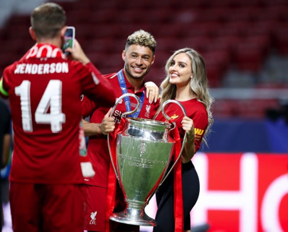 Cầu thủ Liverpool ăn mừng chức vô địch Champions League bên dàn bạn gái xinh đẹp - 2 Cầu thủ Liverpool ăn mừng chức vô địch Champions League bên dàn bạn gái xinh đẹp - 2
